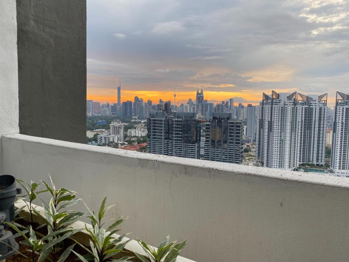 Skyline Garden 2 Bedrooms Homestay Near Klcc クアラルンプール エクステリア 写真