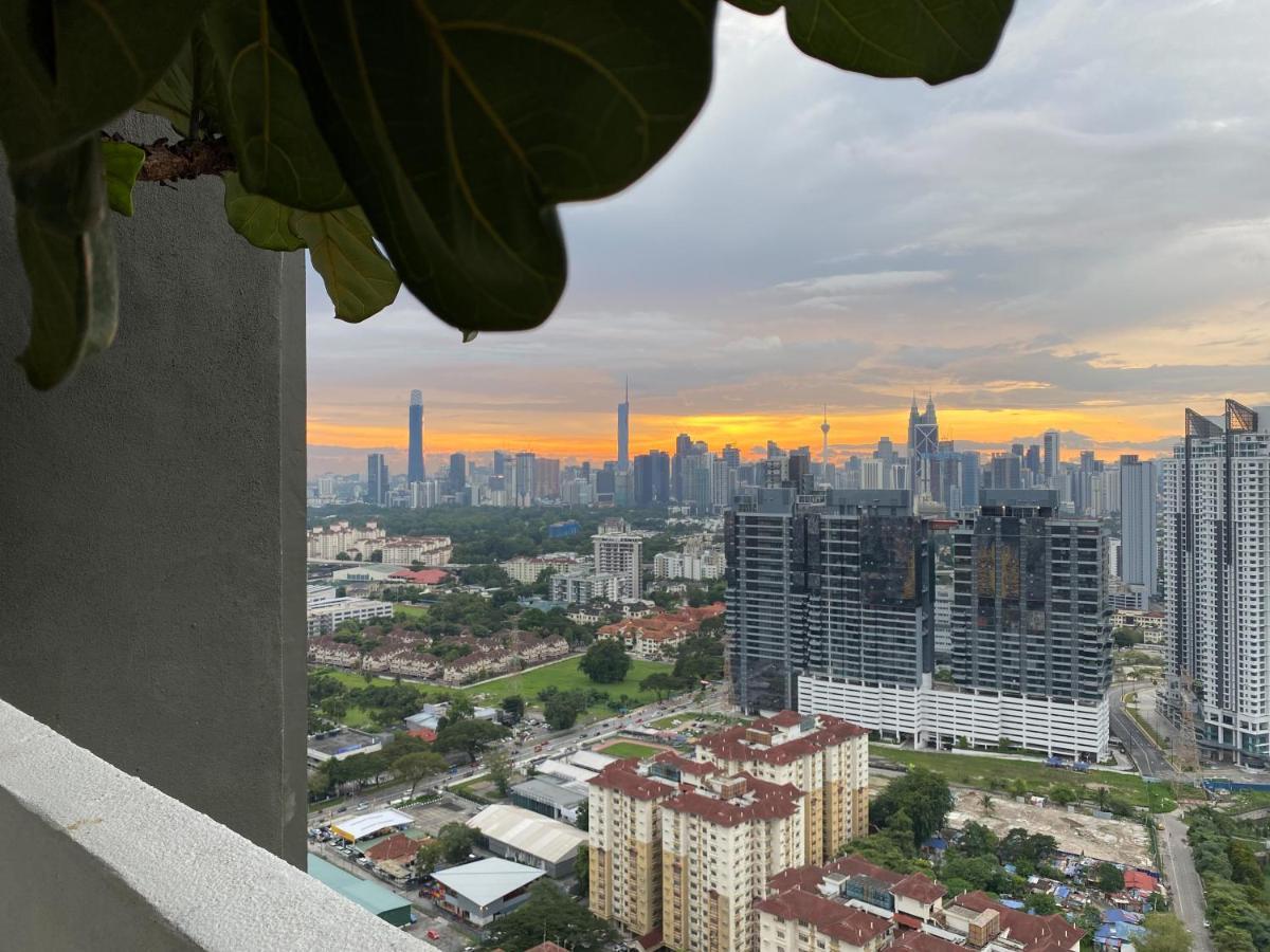 Skyline Garden 2 Bedrooms Homestay Near Klcc クアラルンプール エクステリア 写真